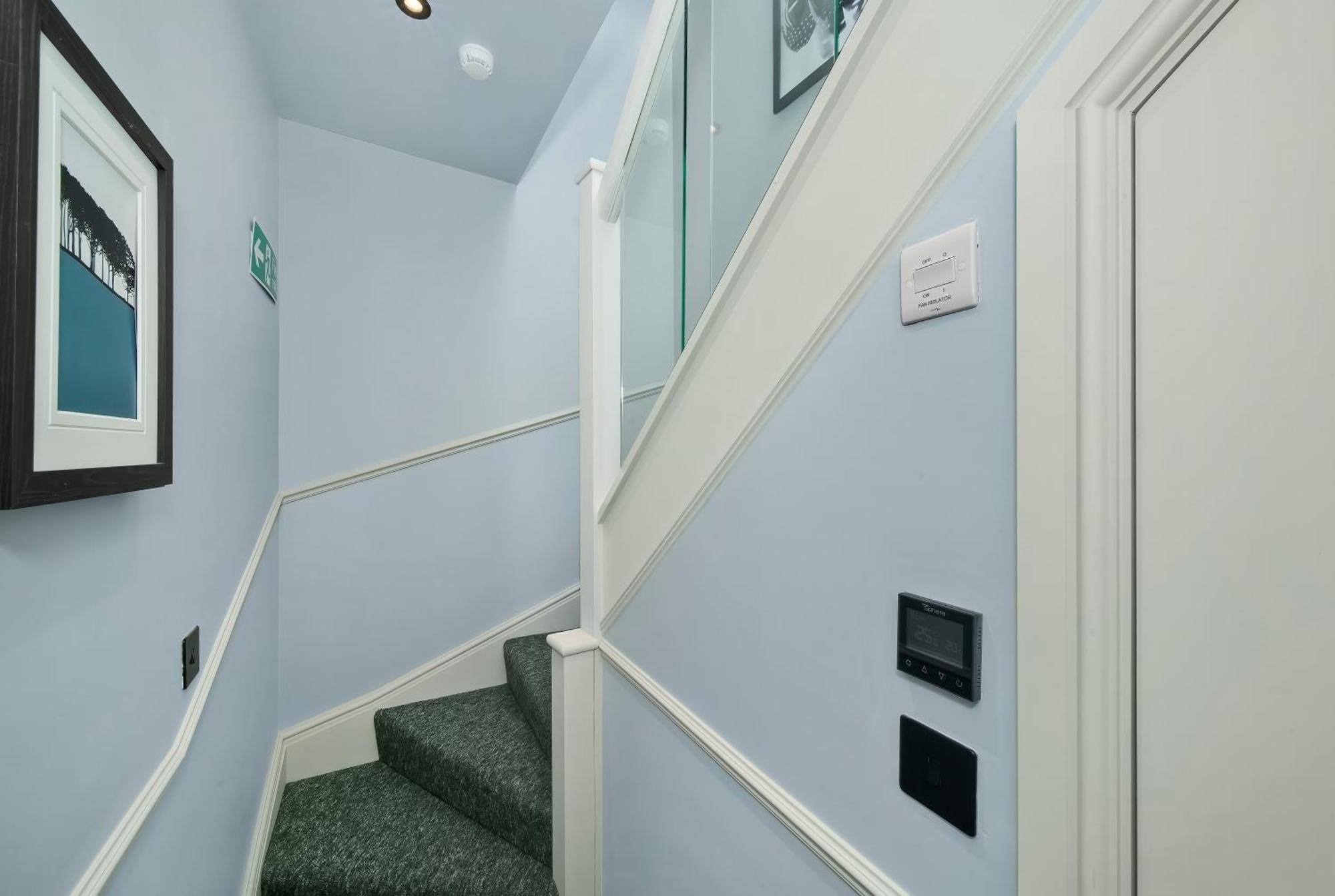 Nine Elms Modern Studio Apartments London Exterior photo